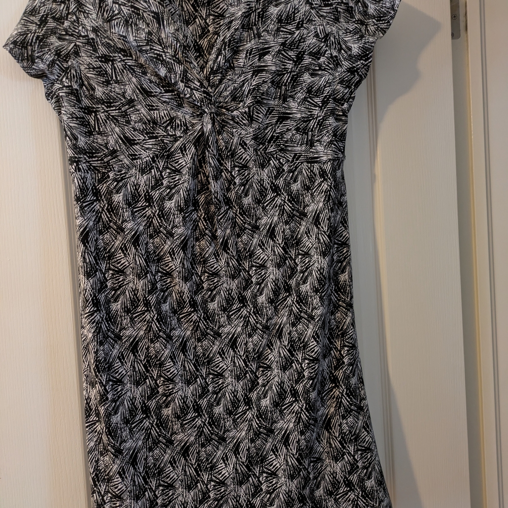 Soybu Black and White Leaf Print Blouse